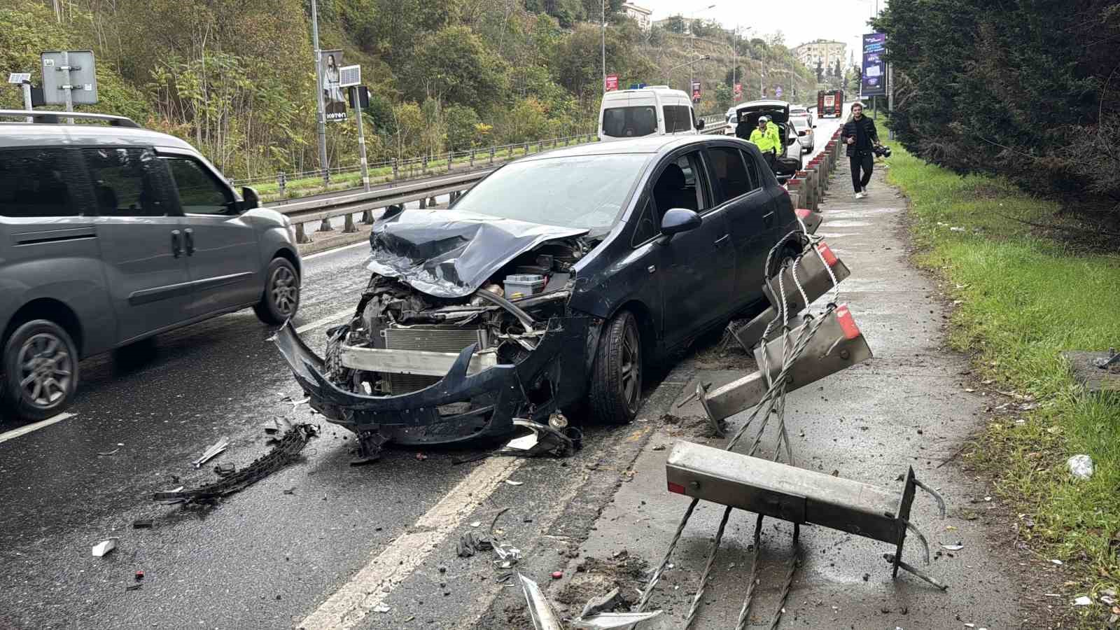 besiktasta yagmurun etkisiyle ayni yolda pes pese iki kaza 1 9PIsA7CK