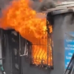 besiktasta-yangin-panigi-is-yerinin-deposu-alev-alev-yandi-73PHfP8u.jpg