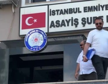 besiktasta-yasli-adami-kandirip-bin-758-cumhuriyet-altinini-calmislardi-5-supheli-adliyeye-sevk-edildi-Sd9tSzcs.jpg