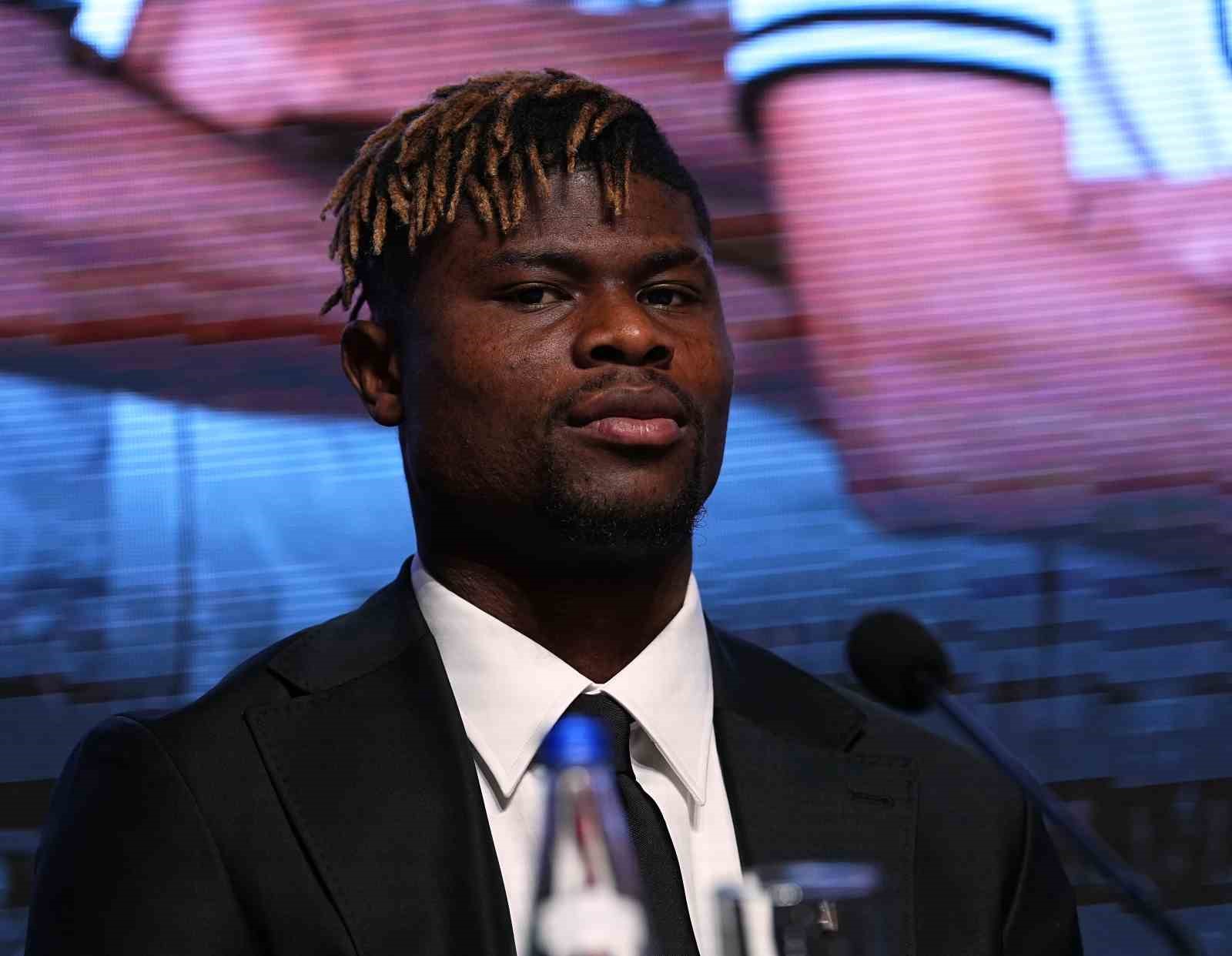 Beşiktaş’ta yeni transferler için imza töreni düzenlendi 6 besiktasta yeni transferler icin imza toreni duzenlendi 2 5Dw6uiip