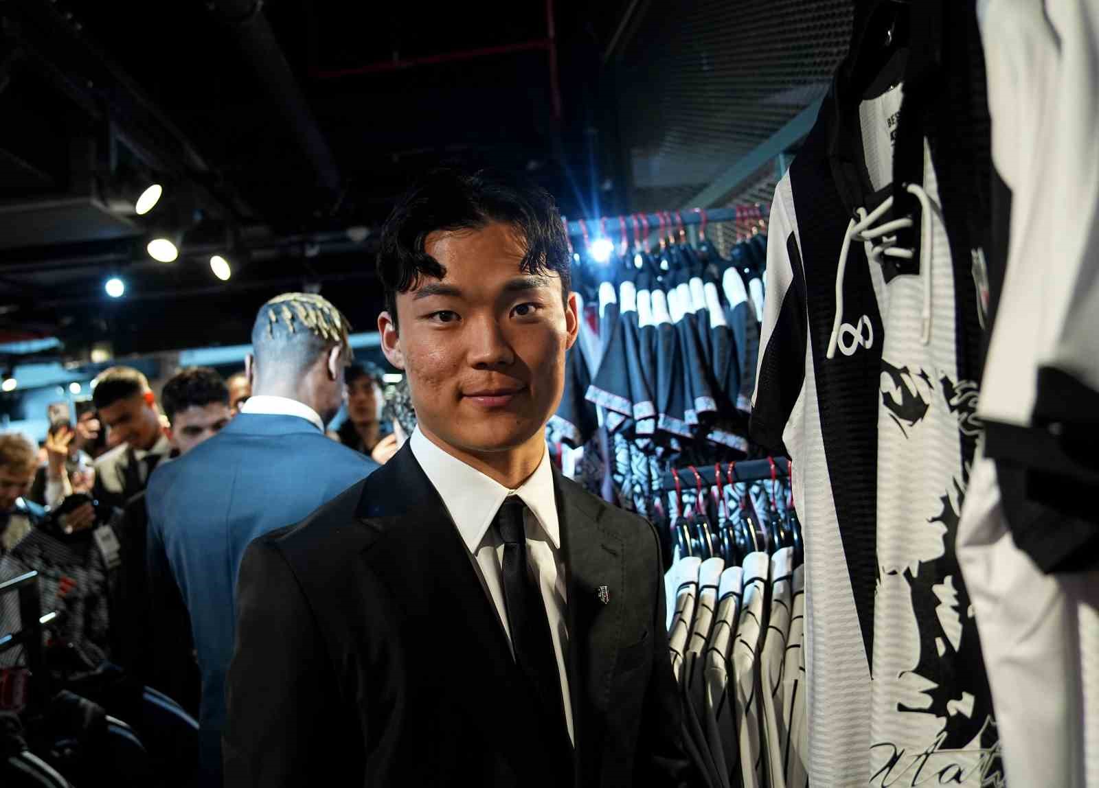 Beşiktaş’ta yeni transferler için imza töreni düzenlendi 28 besiktasta yeni transferler icin imza toreni duzenlendi 24 wEQ6FGUa