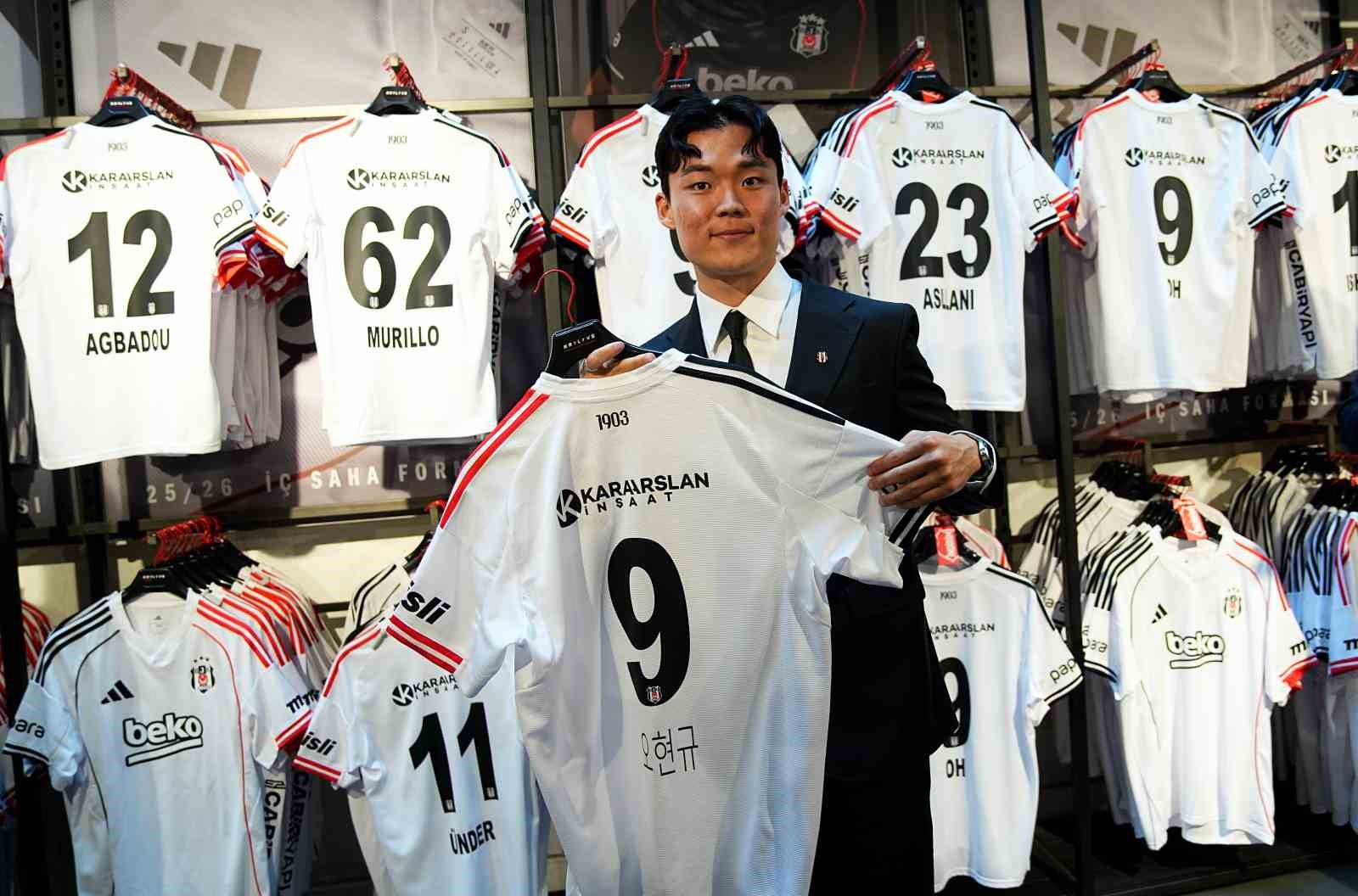 Beşiktaş’ta yeni transferler için imza töreni düzenlendi 34 besiktasta yeni transferler icin imza toreni duzenlendi 30 SAtBlXr6