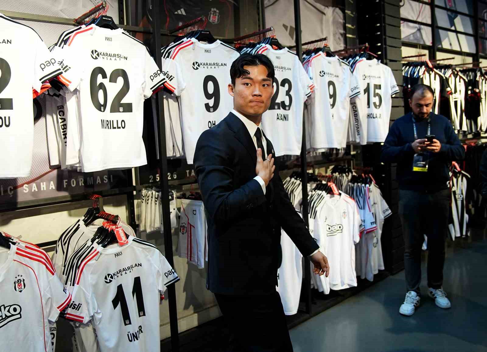 Beşiktaş’ta yeni transferler için imza töreni düzenlendi 36 besiktasta yeni transferler icin imza toreni duzenlendi 32 GSkksdDP