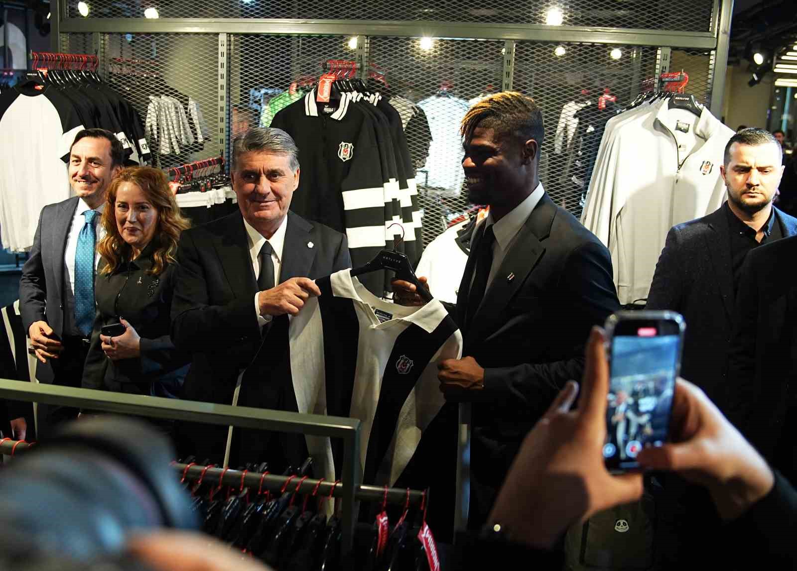 Beşiktaş’ta yeni transferler için imza töreni düzenlendi 37 besiktasta yeni transferler icin imza toreni duzenlendi 33 AA8fzkec