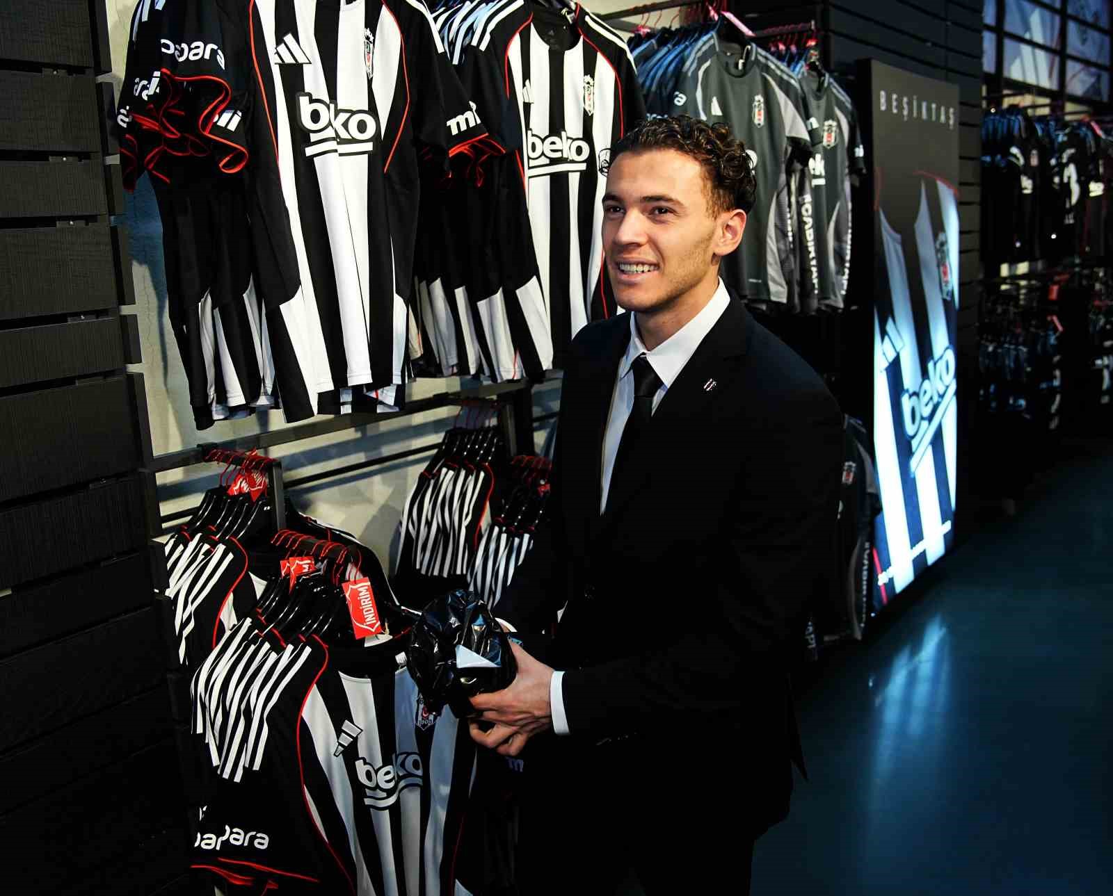 Beşiktaş’ta yeni transferler için imza töreni düzenlendi 38 besiktasta yeni transferler icin imza toreni duzenlendi 34 3RSsgvK5