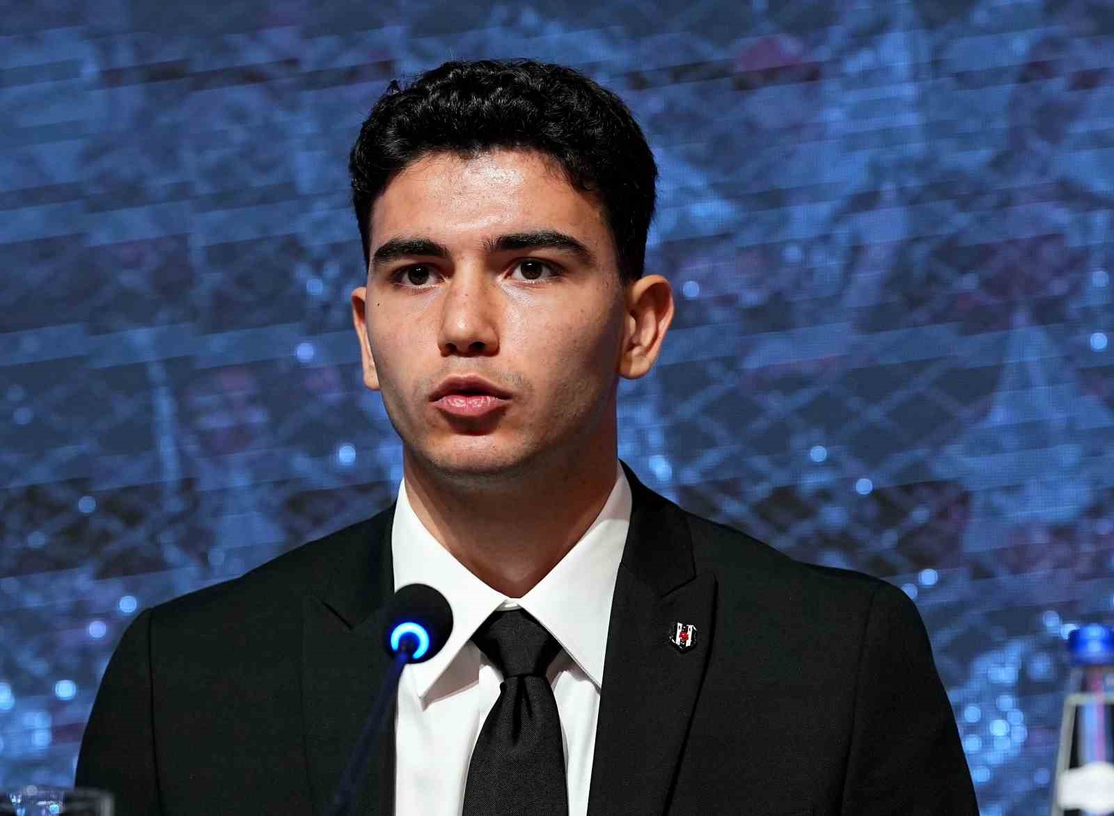 Beşiktaş’ta yeni transferler için imza töreni düzenlendi 10 besiktasta yeni transferler icin imza toreni duzenlendi 6 zeL7hh46