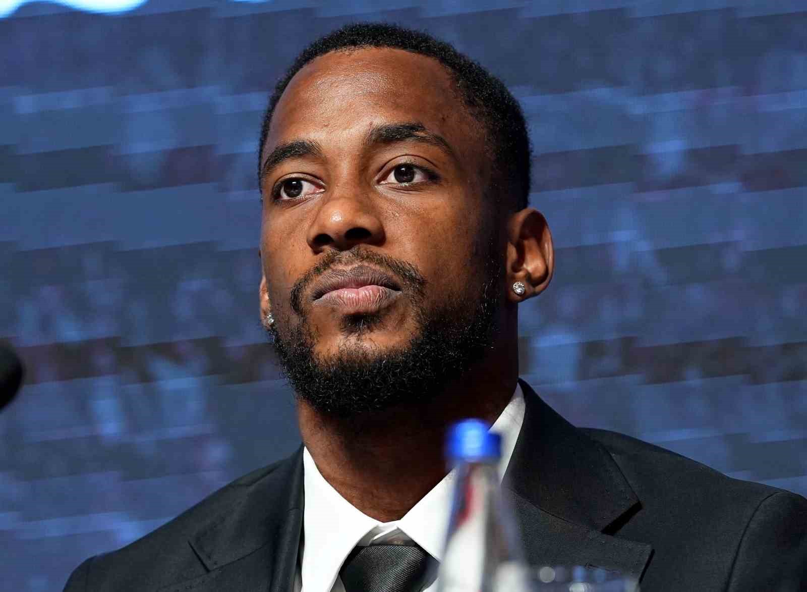 Beşiktaş’ta yeni transferler için imza töreni düzenlendi 12 besiktasta yeni transferler icin imza toreni duzenlendi 8