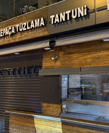 besiktasta-zehirlenen-ailenin-yemek-yedikleri-restoran-muhurlendi-F9mLYm1R.jpg