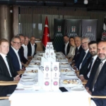 besiktastan-uefa-ve-midtjylland-heyetlerine-dostluk-yemegi-jaWDWURb.jpg