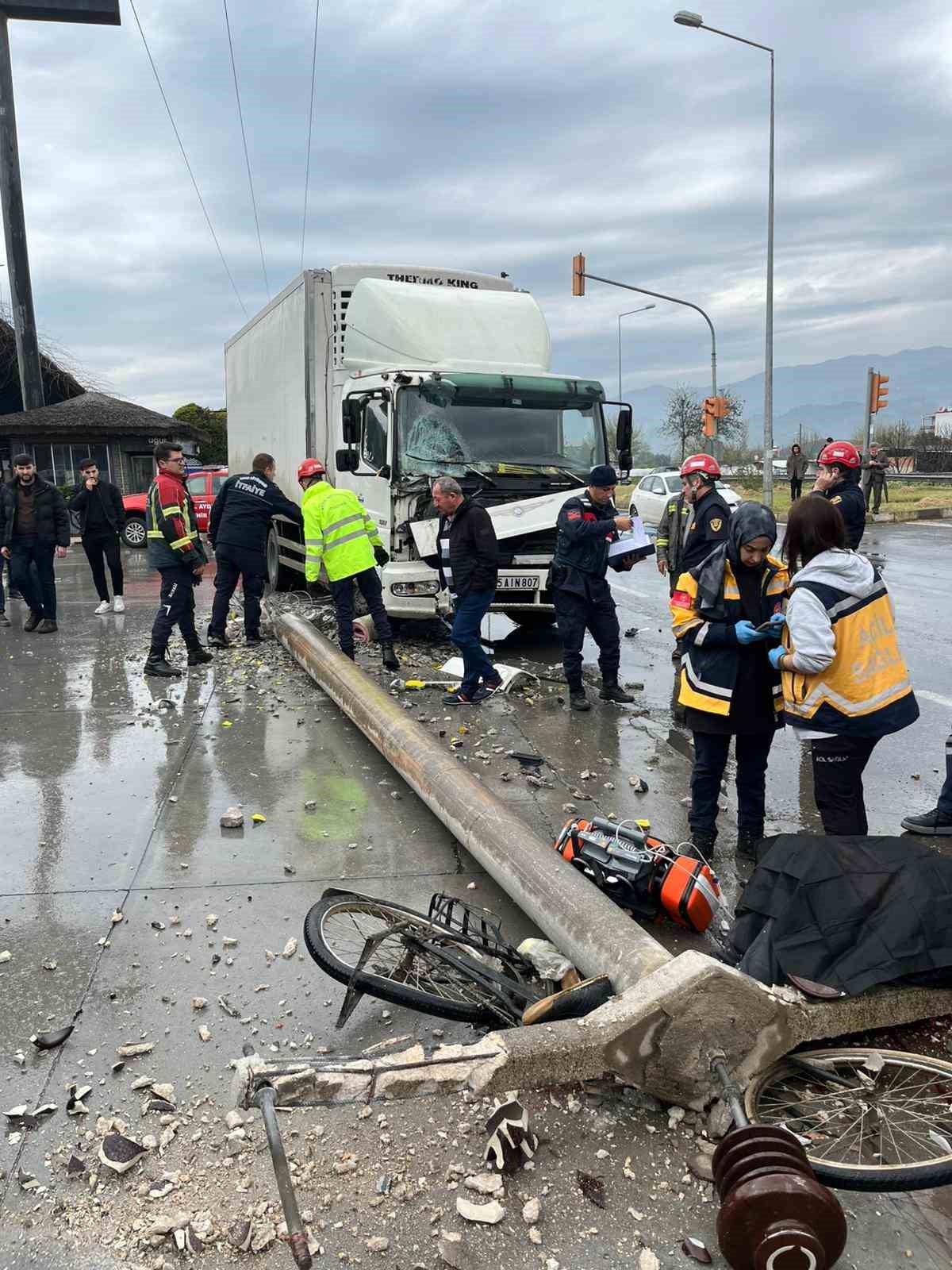 beton diregin altinda kalan bisikletli hayatini kaybetti 3 4VVkVC4u