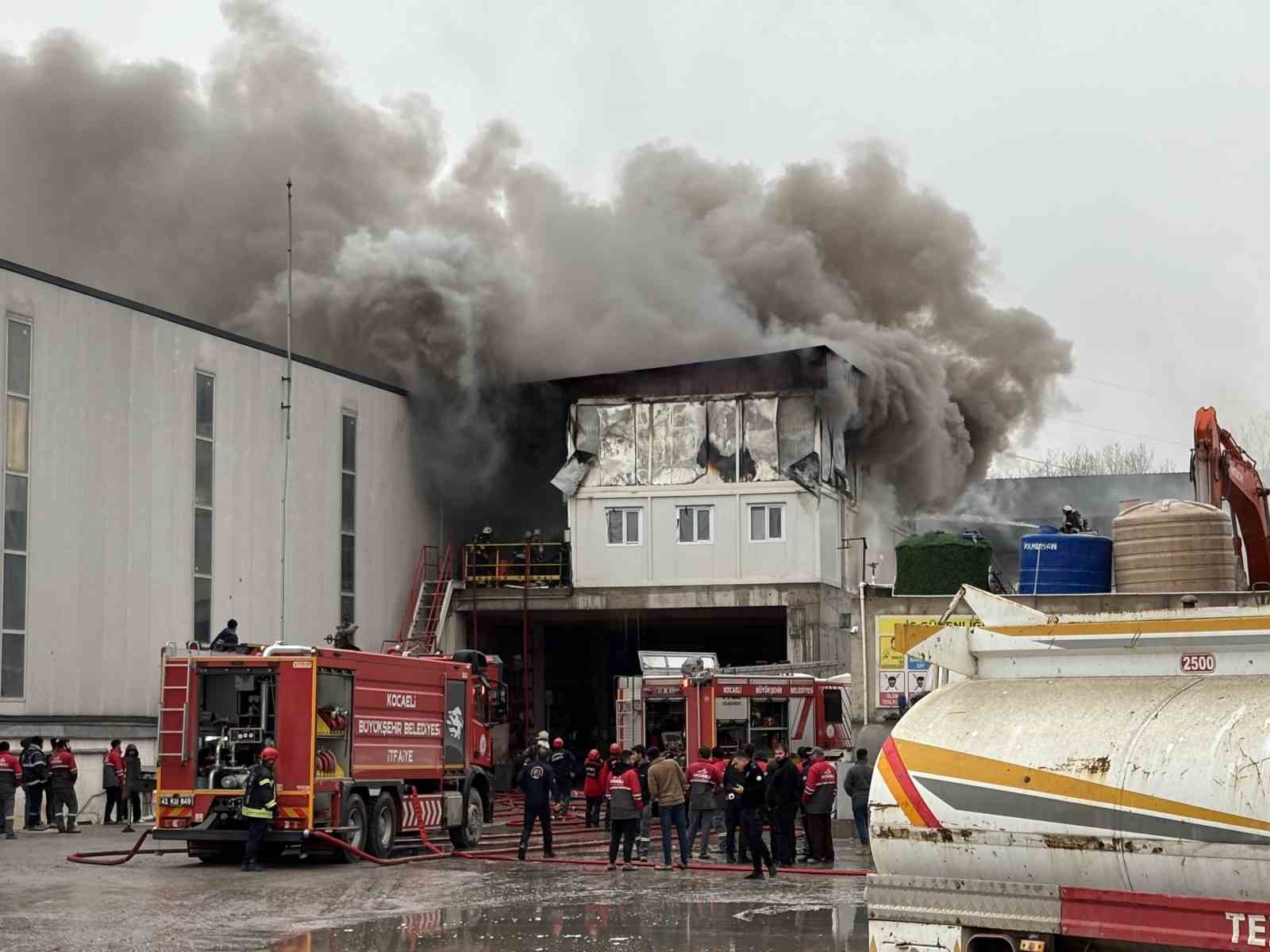 beton fabrikasinda yangin 2 isci dumandan etkilendi 1 AawCRfl2