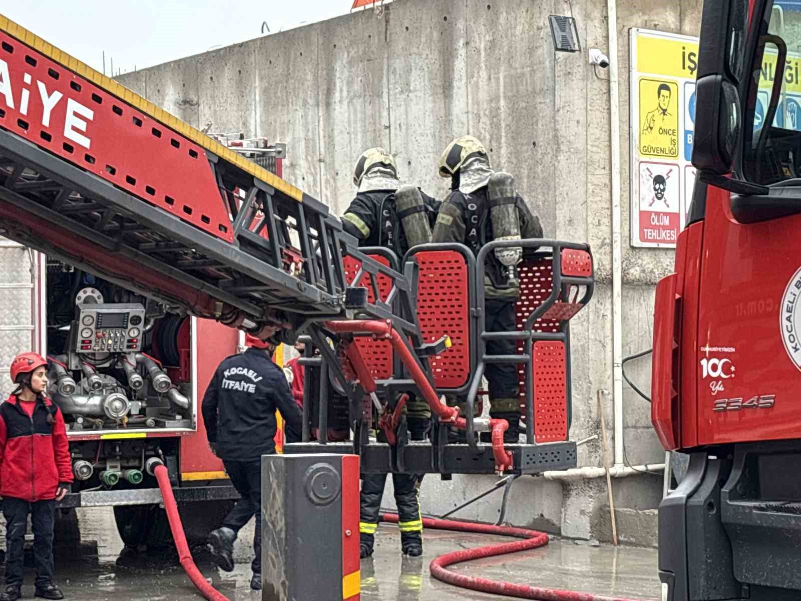 beton fabrikasinda yangin 2 isci dumandan etkilendi 3