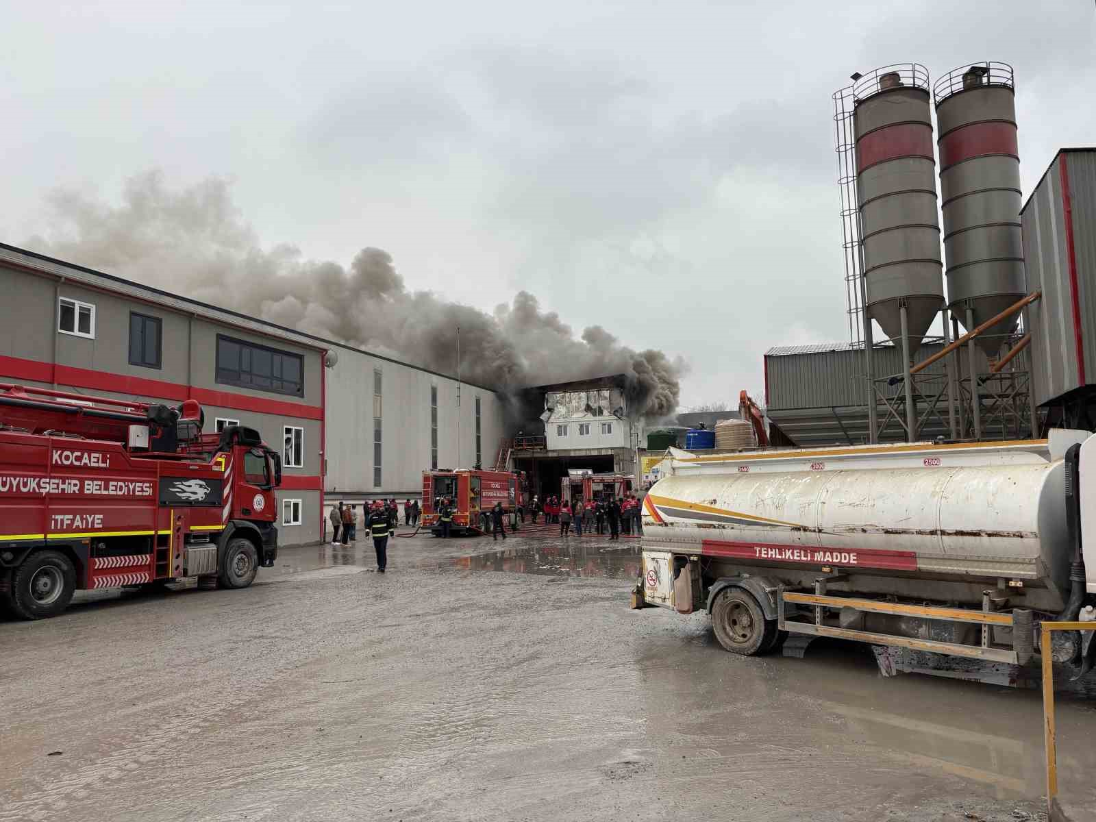 beton fabrikasinda yangin 2 isci dumandan etkilendi 4 6ZtrRUB3
