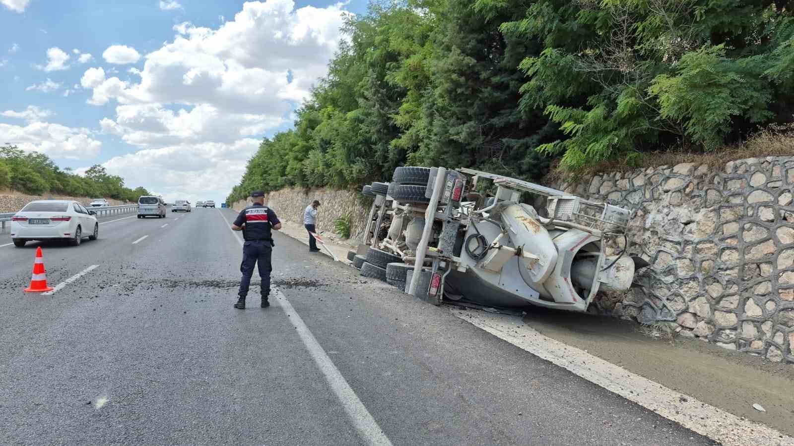 beton mikseri devrildi 1 agir yarali 0 hOAUUrwr