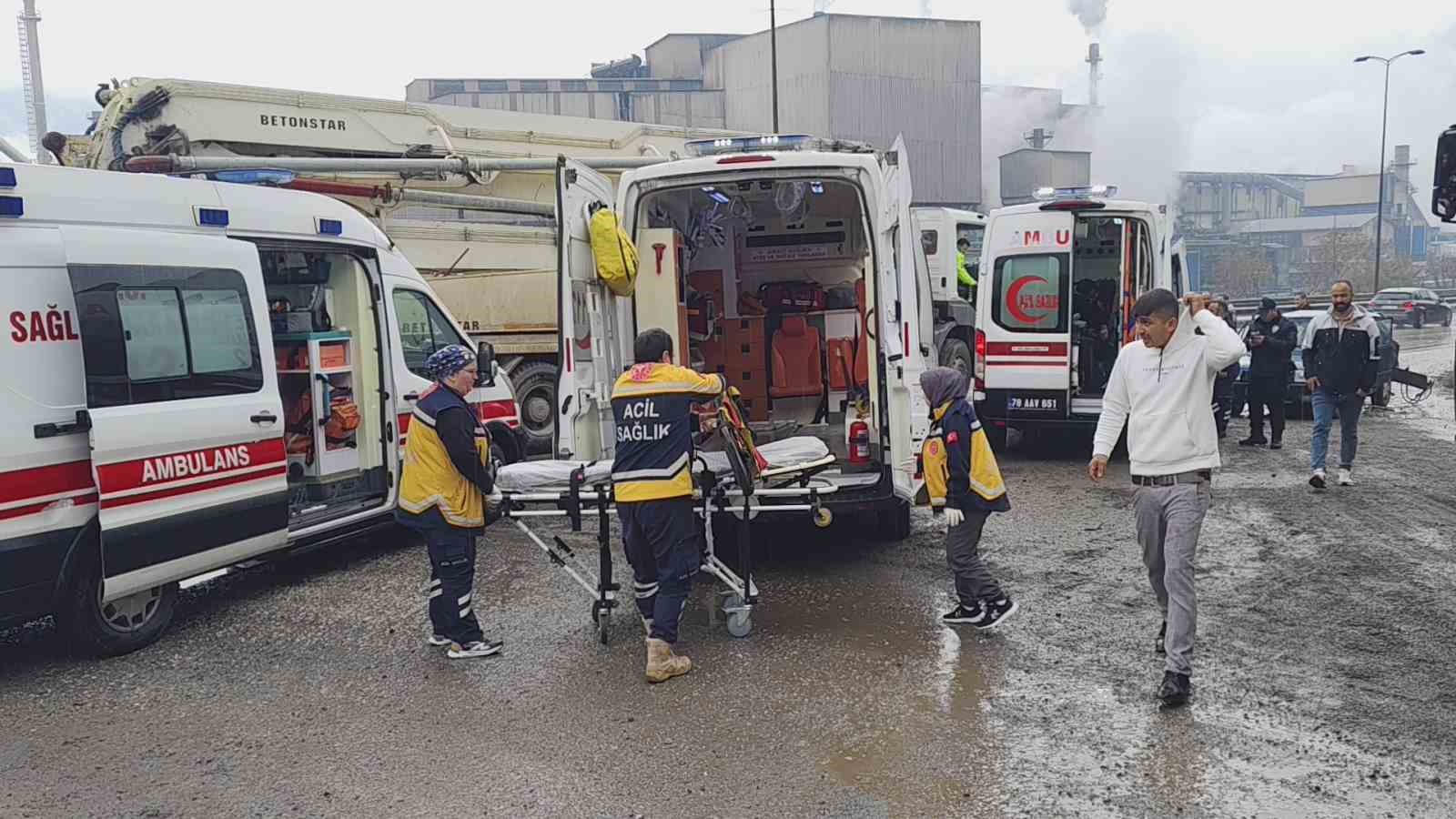 beton mikseri otomobille carpisti 1i cocuk 5 kisi yaralandi 1 8ASzTnzf