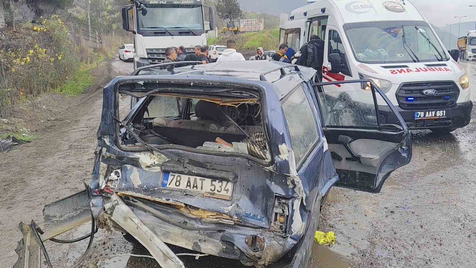 beton mikseri otomobille carpisti 1i cocuk 5 kisi yaralandi 2 nzKN7rHC