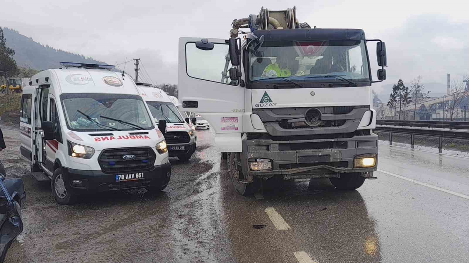 beton mikseri otomobille carpisti 1i cocuk 5 kisi yaralandi 3