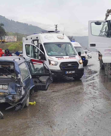 beton-mikseri-otomobille-carpisti-1i-cocuk-5-kisi-yaralandi-vMqkZBh8.jpg