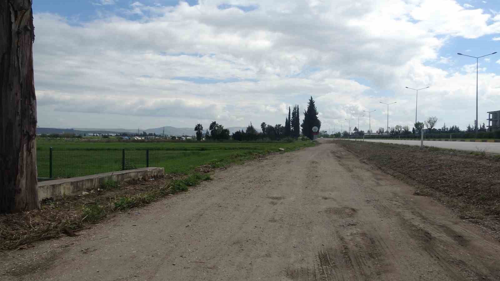 beton mikserin metrelerce surukledigi otomobil surucusu yaralandi 3 W9tk2pYR