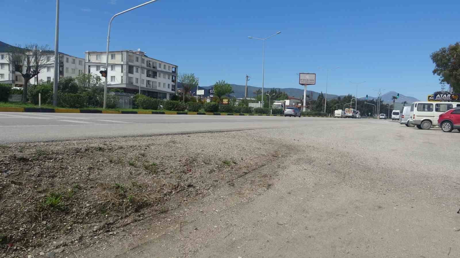 beton mikserin metrelerce surukledigi otomobil surucusu yaralandi 4 JpHv3kXq