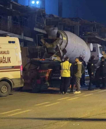 beton-mikserini-temizlerken-feci-sekilde-can-verdi-bcCLlMn7.jpg