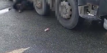beton-mikserinin-altinda-kalan-motosikletli-feci-sekilde-can-verdi-YrhvZMMu.jpg