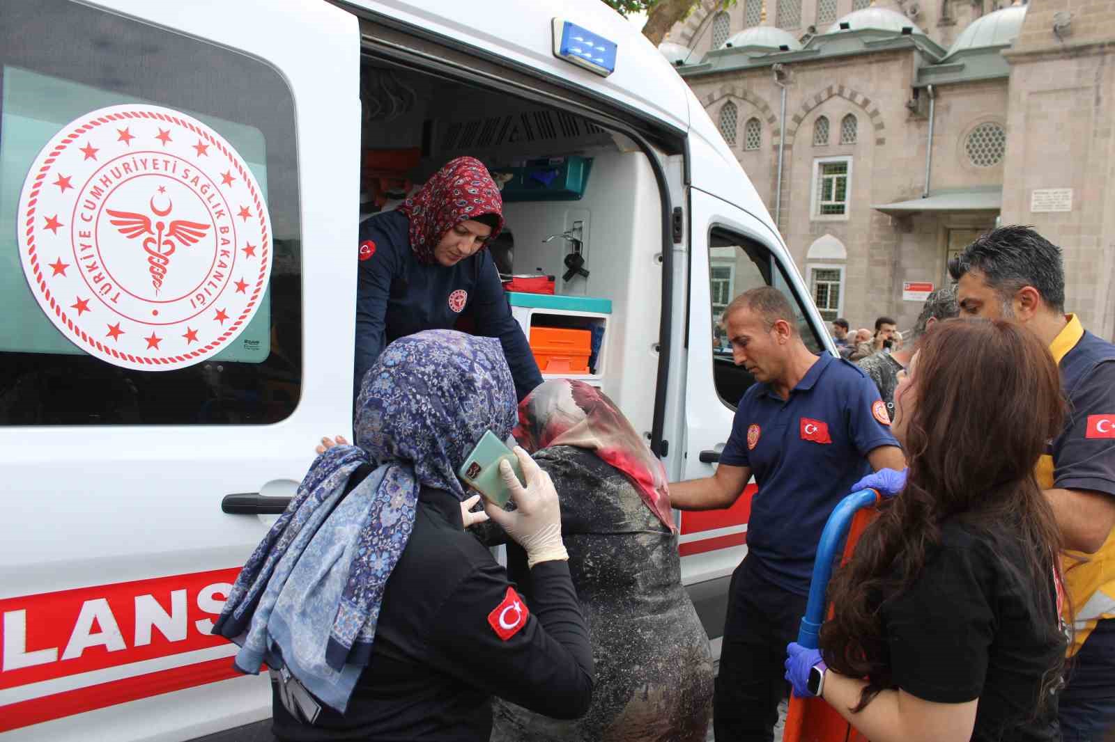 Beton mikserinin pompası patladı: 5 kişi hastaneye kaldırıldı 7 beton mikserinin pompasi patladi 5 kisi hastaneye kaldirildi 3 MruNGwT2