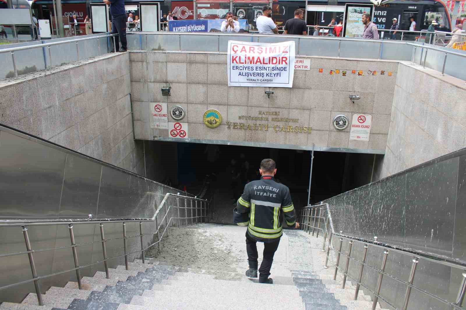 Beton mikserinin pompası patladı: 5 kişi hastaneye kaldırıldı 8 beton mikserinin pompasi patladi 5 kisi hastaneye kaldirildi 4 eBkzJ7lm