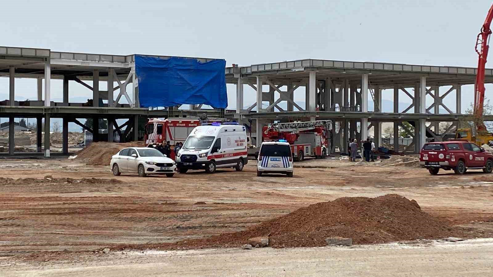 beton perdah makinesinin carptigi isci agir yaralandi 2 FZvYhvR7