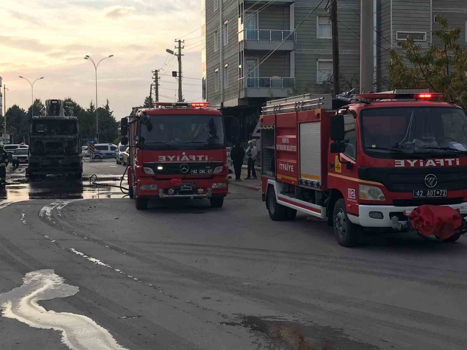 beton pompasi alev alev yandi 2 otomobil zarar gordu 1 SSUpNtIY