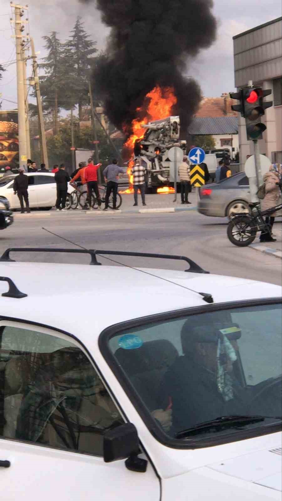 beton pompasi alev alev yandi 2 otomobil zarar gordu 2