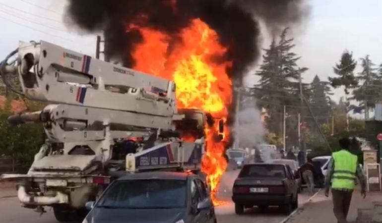 beton-pompasi-alev-alev-yandi-2-otomobil-zarar-gordu-8NqkMehf.jpg