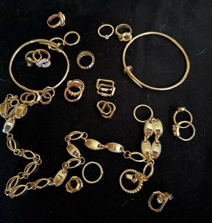 Beyan edilmeyen 395,49 gram altın takılar gümrüğe takıldı 4 beyan edilmeyen 39549 gram altin takilar gumruge takildi 0