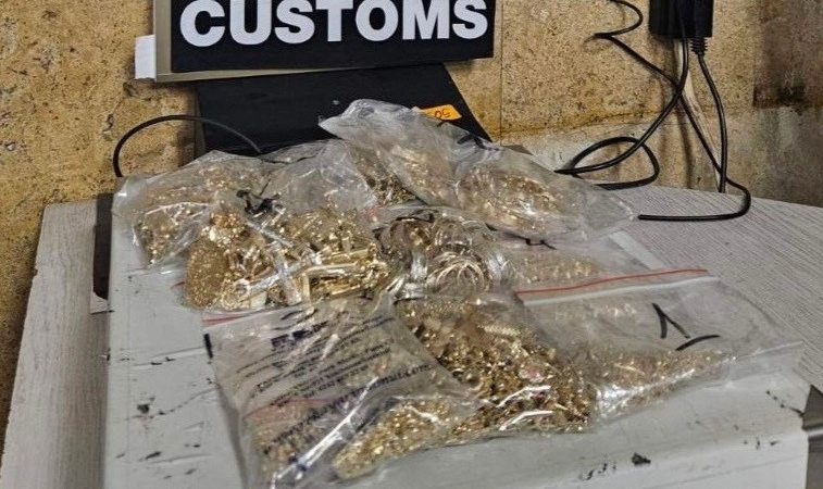 beyan-edilmeyen-39549-gram-altin-takilar-gumruge-takildi-9WhLJVzh.jpg