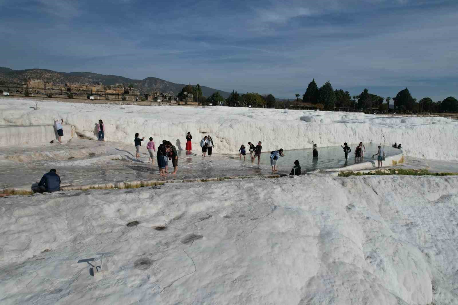 beyaz cennet pamukkale asya ulkelerinden gelen turistlerin yogun ilgisini cekiyor 2 dKh3WrlC