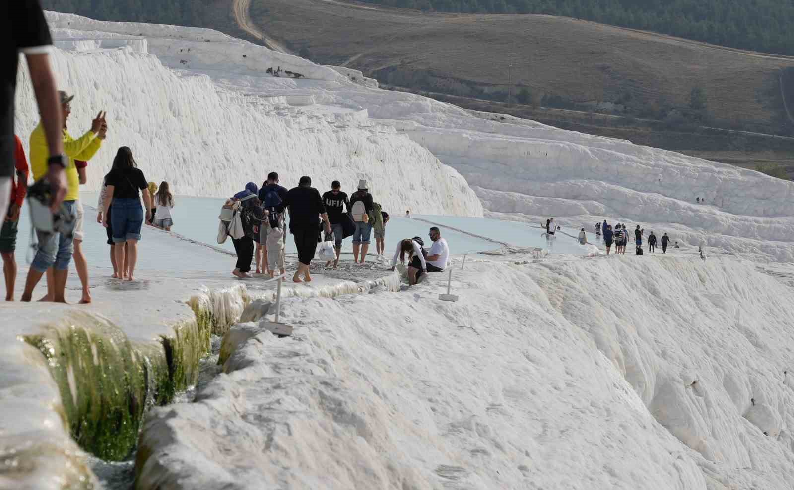 beyaz cennet pamukkale asya ulkelerinden gelen turistlerin yogun ilgisini cekiyor 4 eTfg4Zyd