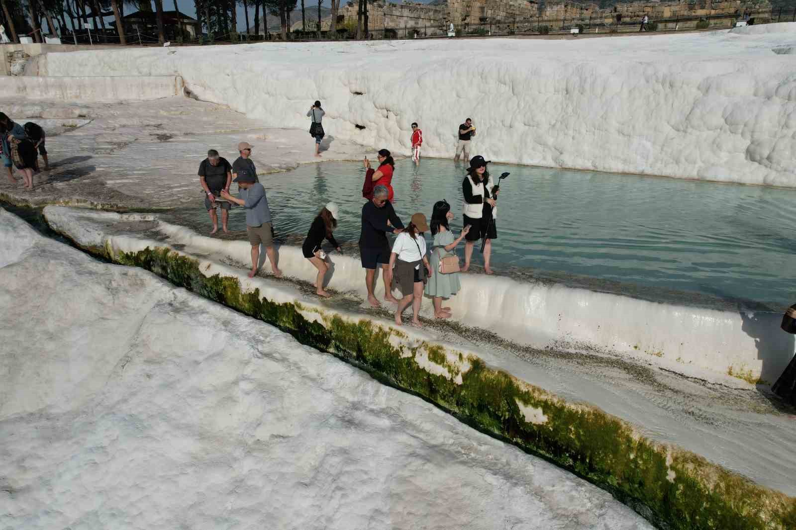 beyaz cennet pamukkale asya ulkelerinden gelen turistlerin yogun ilgisini cekiyor 7 vIOYZXbQ
