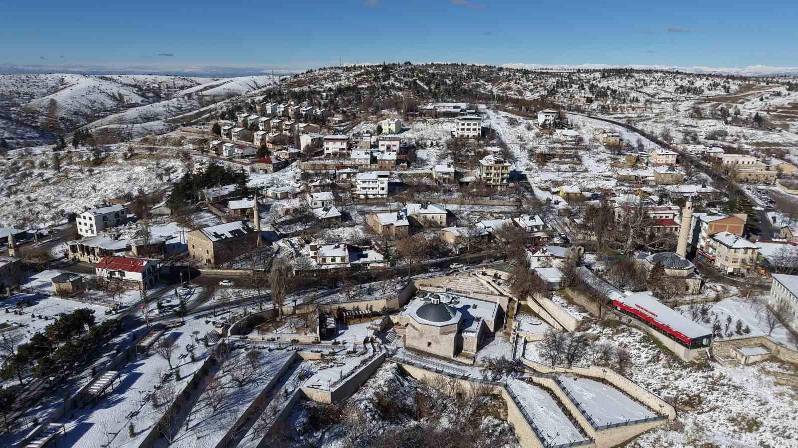 Beyaz gelinliğini giyen Harput havadan görüntülendi 7 beyaz gelinligini giyen harput havadan goruntulendi 3 JPRPkm9a