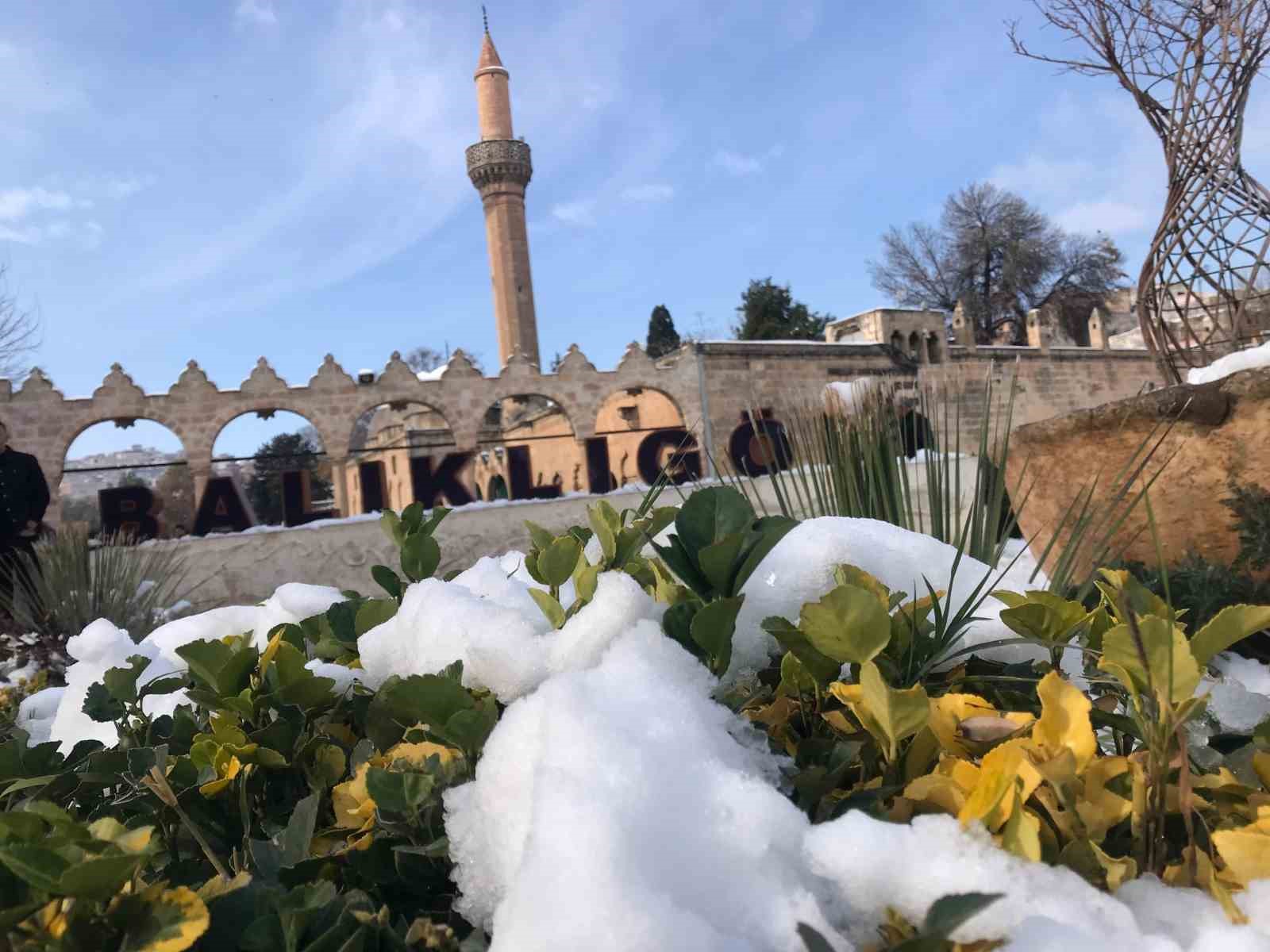 beyaz ortuyle kaplanan balikligol havadan goruntulendi 1 IpSfvBuq