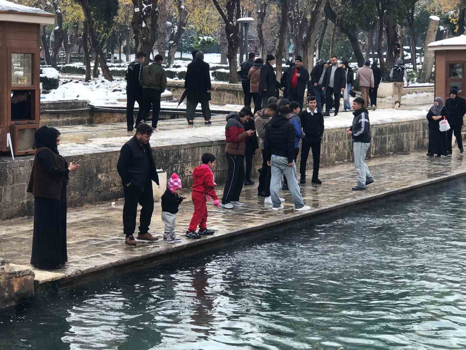 beyaz ortuyle kaplanan balikligol havadan goruntulendi 3