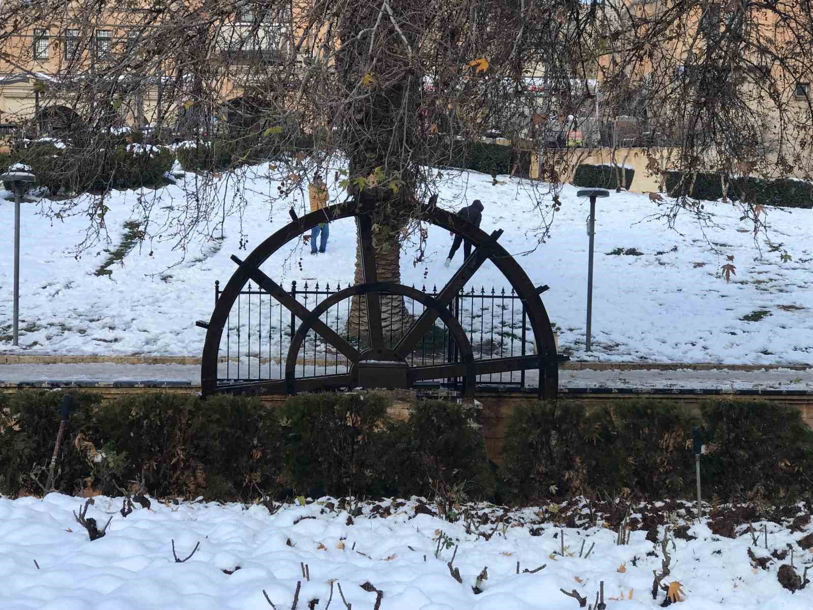 beyaz ortuyle kaplanan balikligol havadan goruntulendi 4 9PKXbWCe