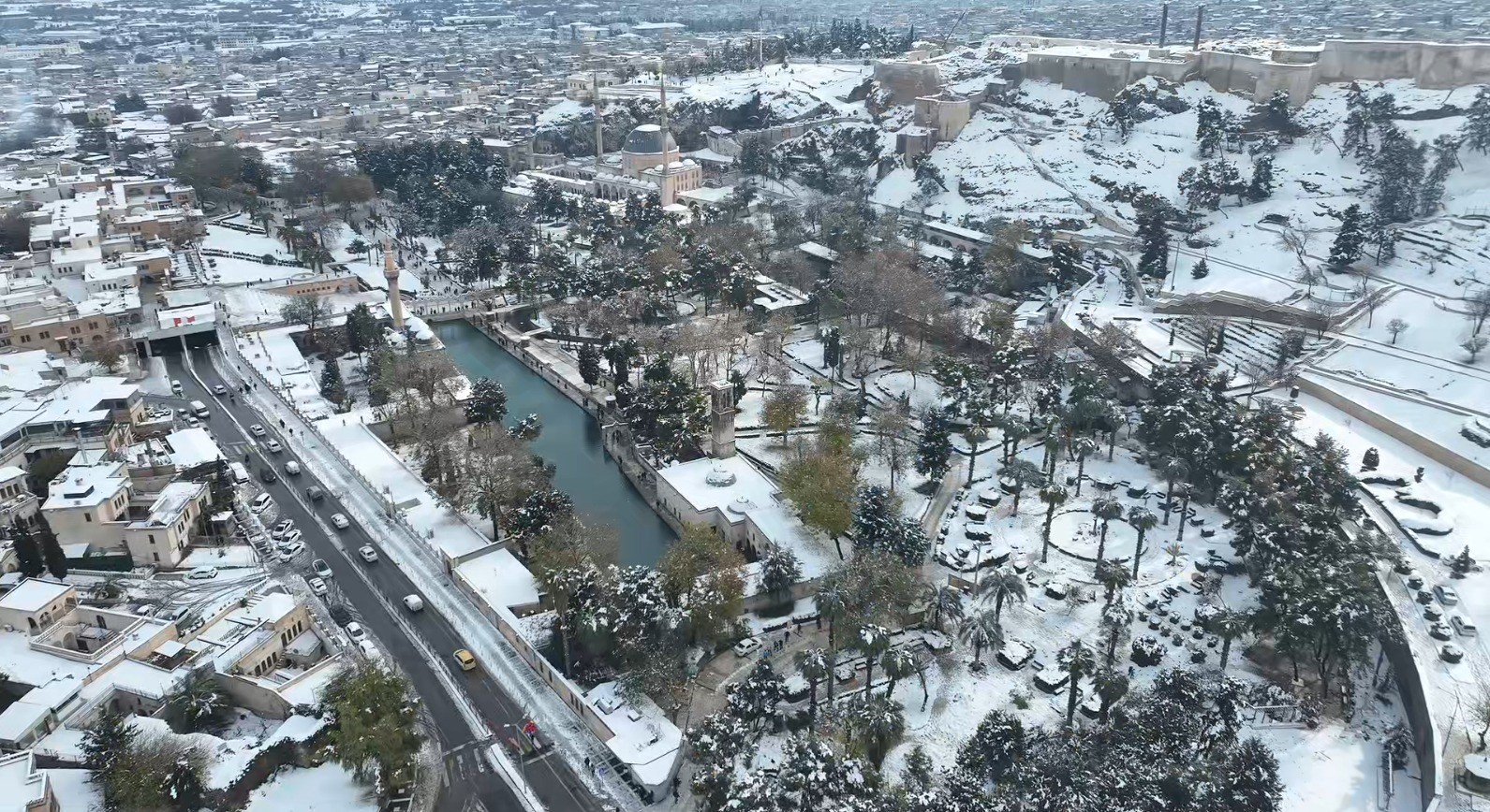 beyaz ortuyle kaplanan balikligol havadan goruntulendi 6 zWaqtTs1
