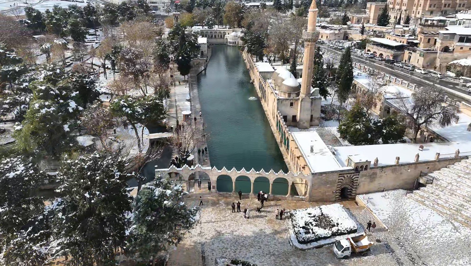 beyaz ortuyle kaplanan balikligol havadan goruntulendi 8