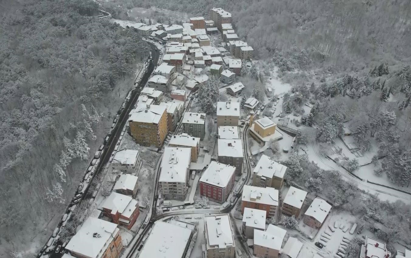 beyaz ortuyle kaplanan sariyer havadan goruntulendi 1