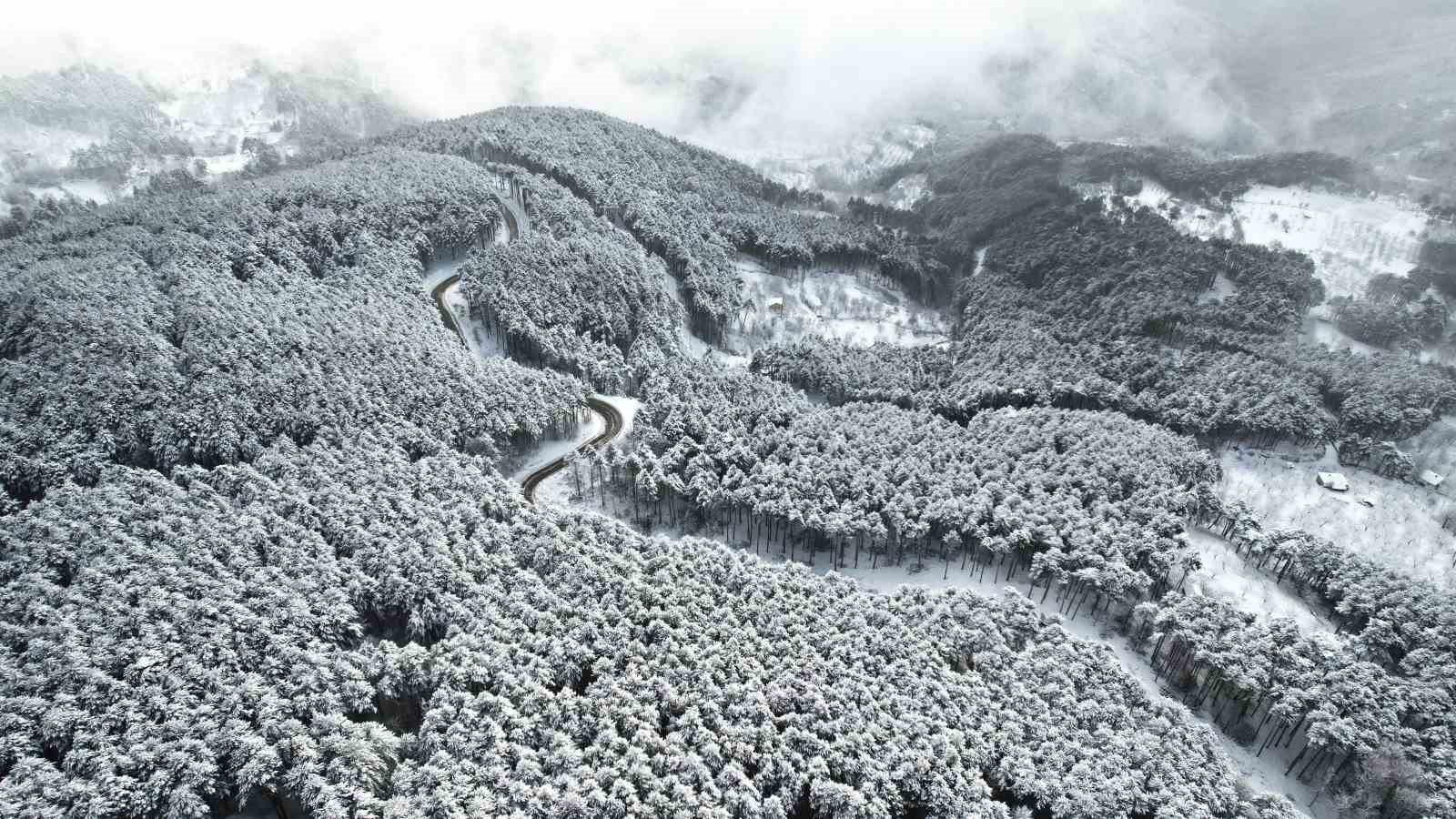 beyaz ortuyle uludagin virajlari gorsel solene donustu 0 OAnhUT4a
