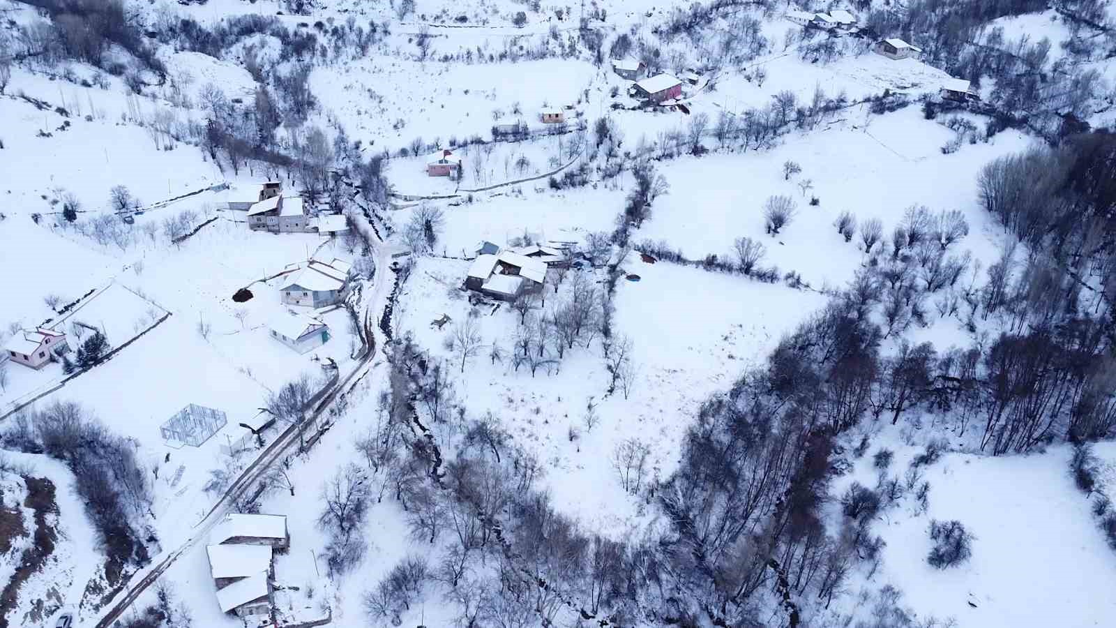 Beyaza bürünen 2 bin rakımdaki mahalleler havadan görüntülendi 5 beyaza burunen 2 bin rakimdaki mahalleler havadan goruntulendi 1 5ElzKZCj