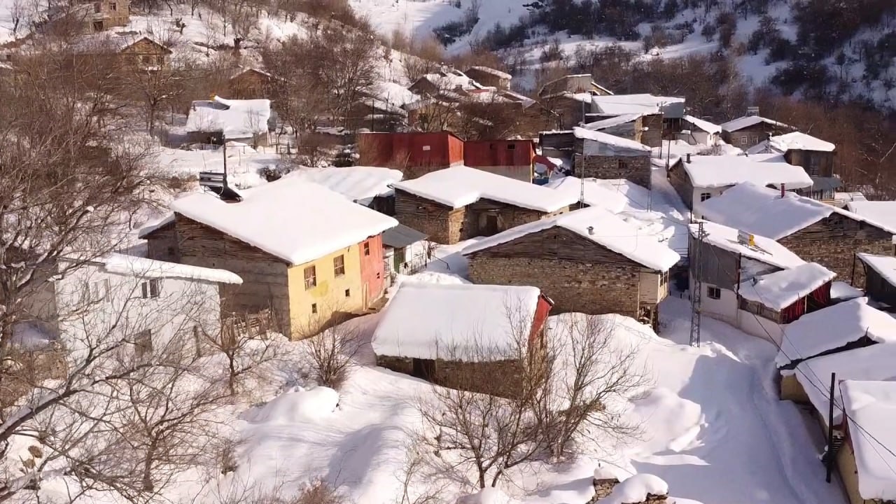 Beyaza bürünen 2 bin rakımdaki mahalleler havadan görüntülendi 7 beyaza burunen 2 bin rakimdaki mahalleler havadan goruntulendi 3 N74WD9qh