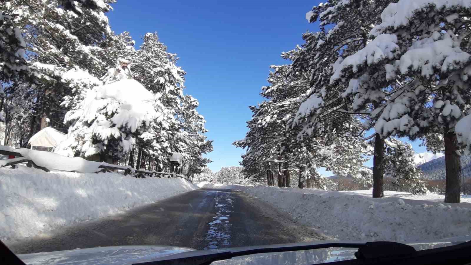 Beyaza bürünen Abant’ta kartpostallık manzara: Kar kalınlığı 1 metreyi buldu 9 beyaza burunen abantta kartpostallik manzara kar kalinligi 1 metreyi buldu 5 LgXTHi1J
