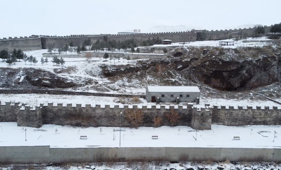 beyaza burunen ardahan kalesi havadan goruntulendi 1 umTav1A6