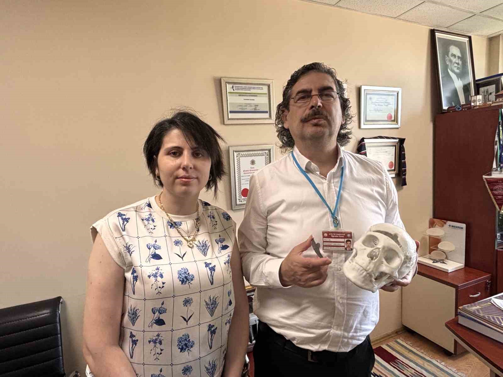 Beyin tümörü ameliyatı sonrası çöken alnı, 3 boyutlu implantla düzeltildi 4 beyin tumoru ameliyati sonrasi coken alni 3 boyutlu implantla duzeltildi 0 YiipT1pv